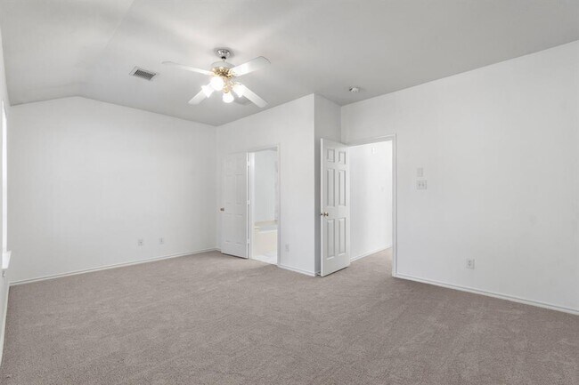 Building Photo - 122 S Walden Elms Cir