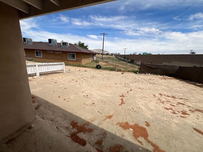 Building Photo - 411