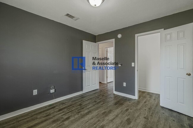 Building Photo - 3 Bed/2 Bath Home in Pearl