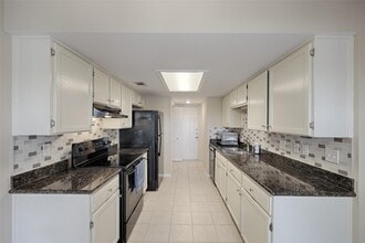 Building Photo - 7720 Theissetta Dr