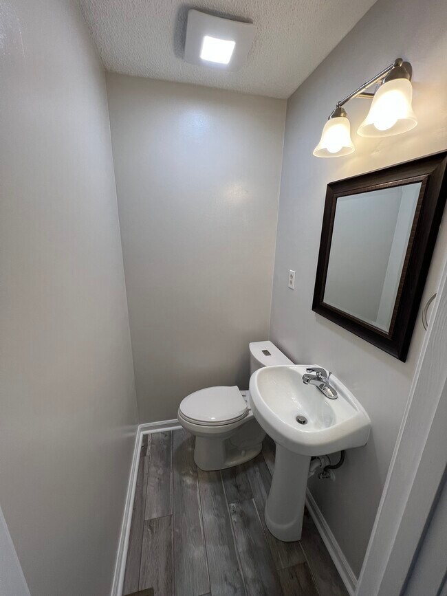 Building Photo - 1664 Louisville Rd