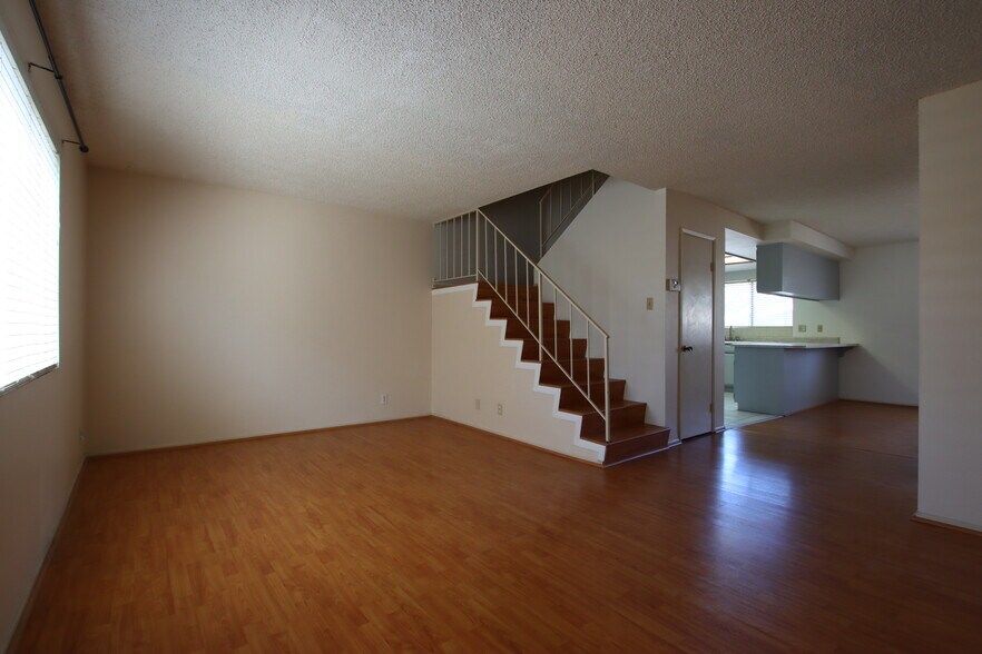 Building Photo - 2204 Cedar St