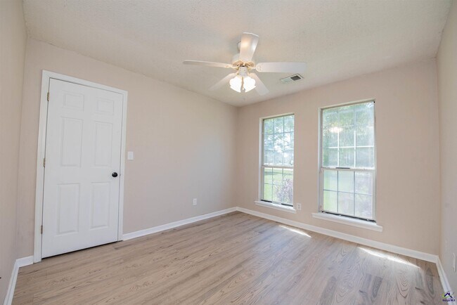 Building Photo - 111 Wiley Way