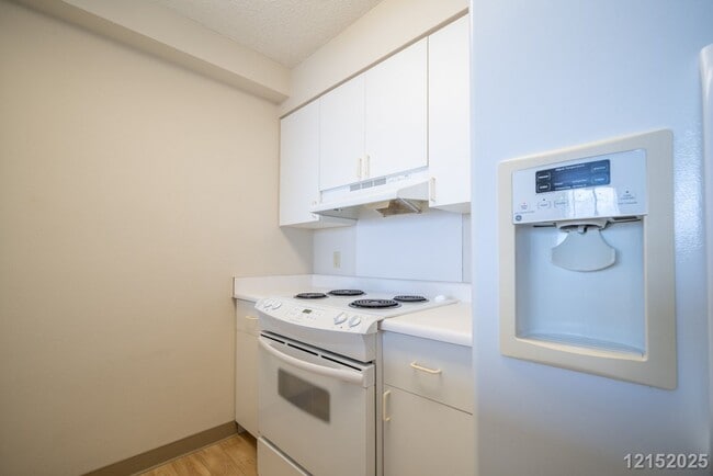 Building Photo - 215 N King St