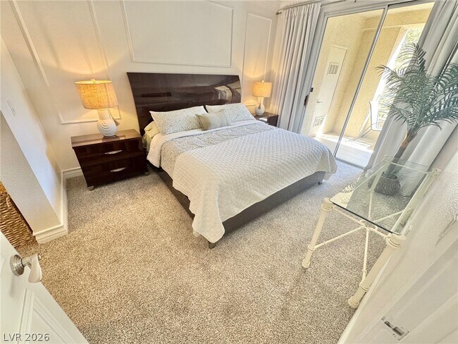 Building Photo - 260 E Flamingo Rd