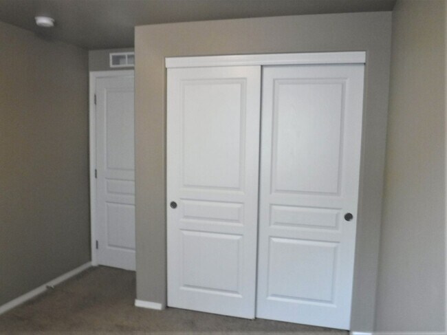 Building Photo - Move-In Special! Awesome Caldwell 3 bed, 2...