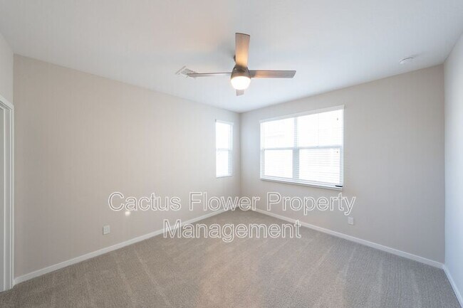 Building Photo - 2851 S Central Dr