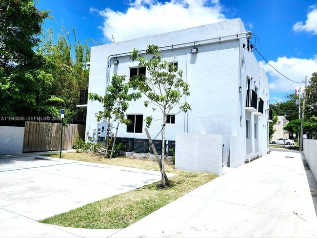 Building Photo - 580 NW 34th St