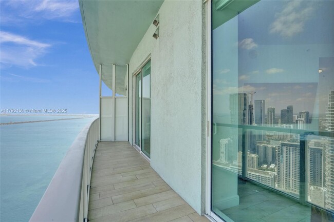 Building Photo - 1900 N Bayshore Dr
