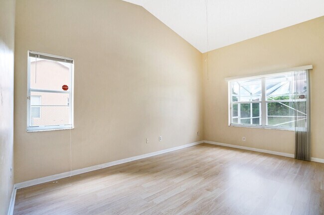 Building Photo - 10567 Paso Fino Dr