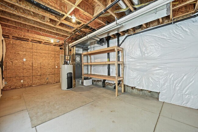 Building Photo - Beautiful 5 Bedroom Home- Move in Ready- C...