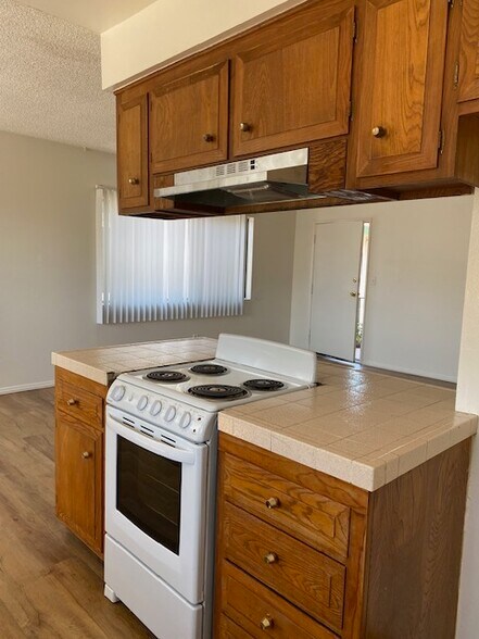 Kitchen View to Front Door - 1304 Amethyst St