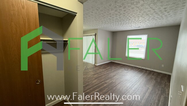 Building Photo - 5265-5303 Belle Isle Dr