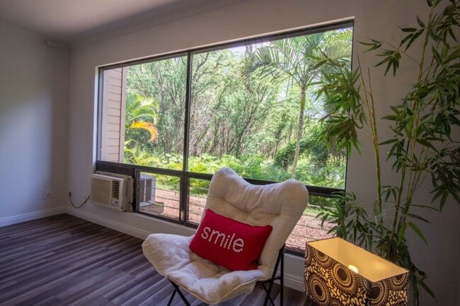 Primary Photo - 15 Kulanihakoi St