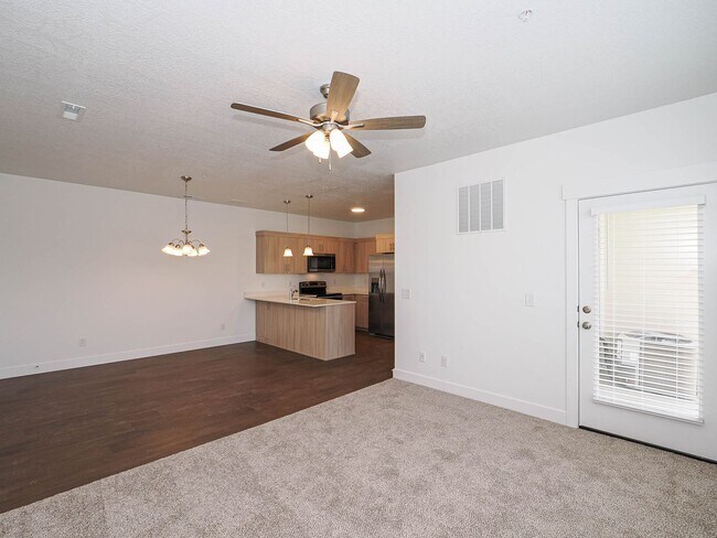 Building Photo - 6667 Twin Rocks Ln