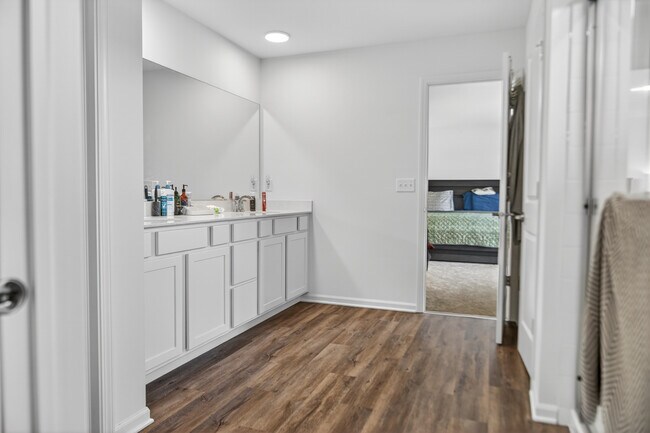 Building Photo - 395 S Pointe Ave