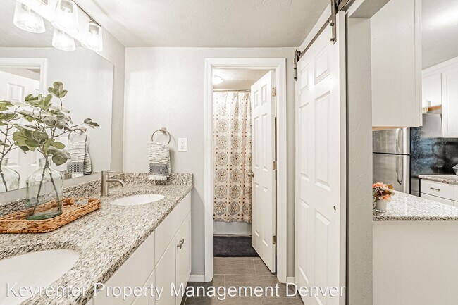 Building Photo - 2 br, 1 bath House - 700 N Washington St #207