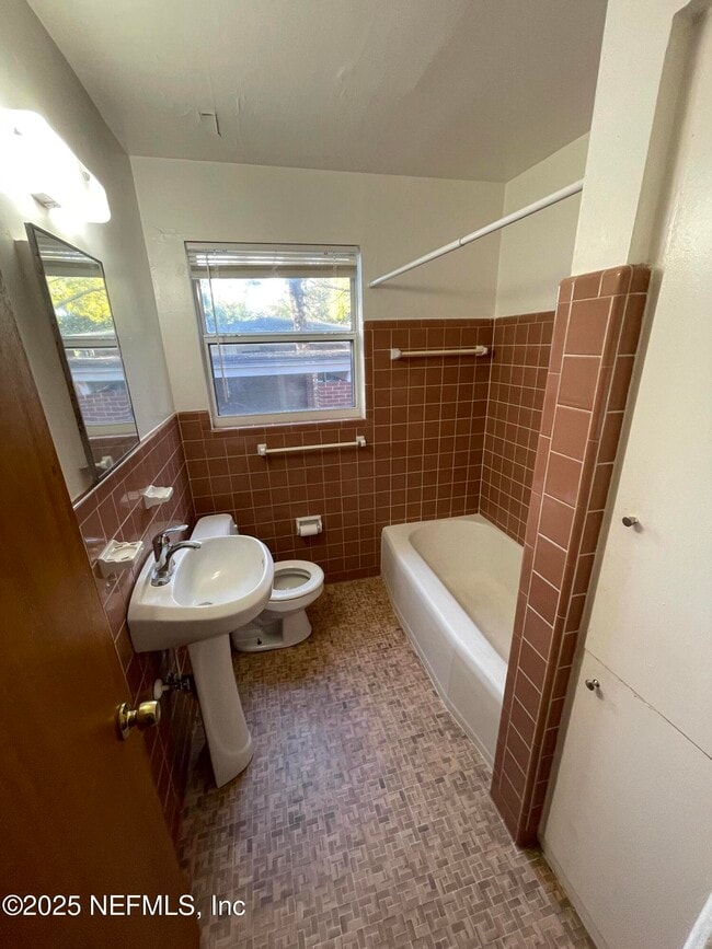 Building Photo - 5452 Santa Rosa Way