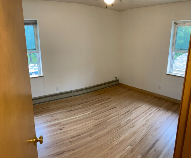Building Photo - 408 6th St SW