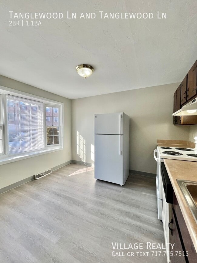 Building Photo - 442 Tanglewood Ln