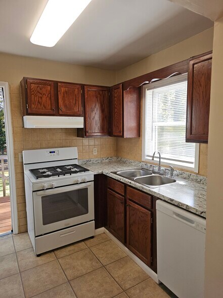 Building Photo - 1780 Crestridge Dr SE