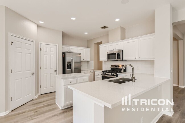 Building Photo - 501 Tobin Dr