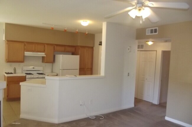 Building Photo - 1050 E Cactus Ave
