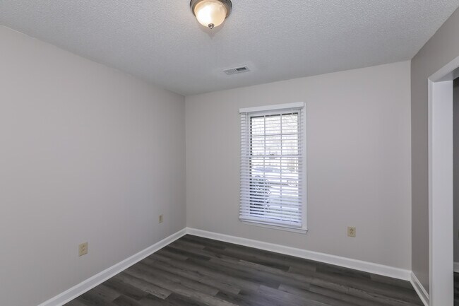 Building Photo - 5117 Chestnut Lake Dr