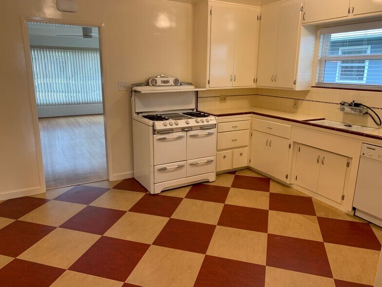 Building Photo - 216 Baltimore Ave