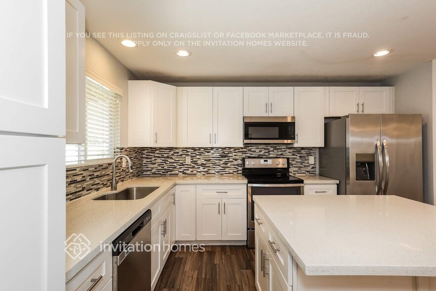 Building Photo - 6102 S Parkside Dr