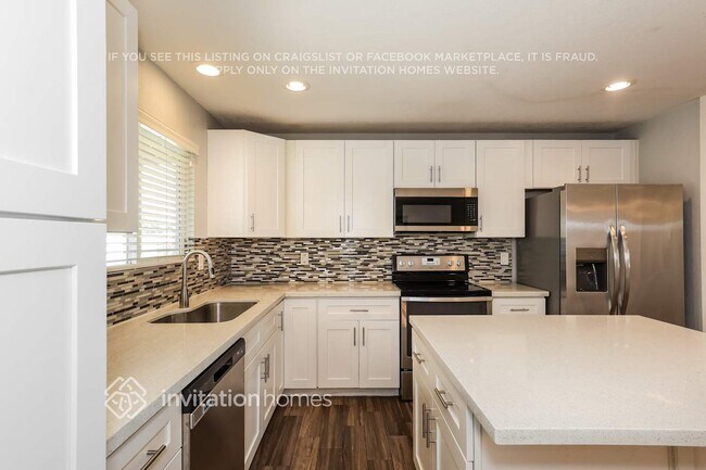 Building Photo - 6102 S Parkside Dr