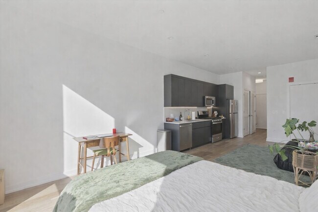 Building Photo - 4513 N Clark St