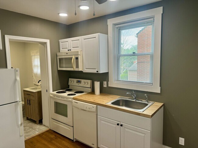 Building Photo - 931 Baldwin St