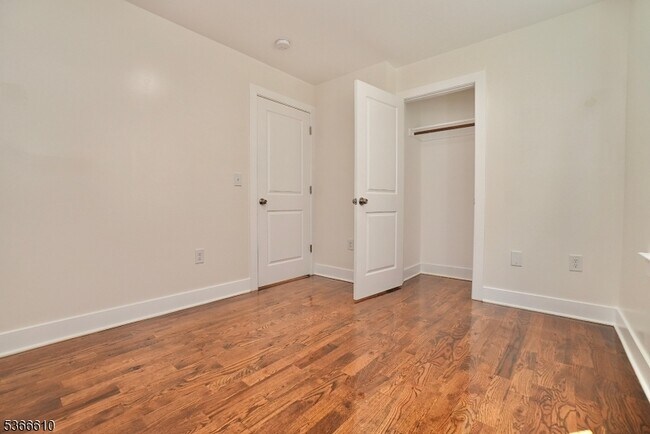 Building Photo - 478 S 16th St