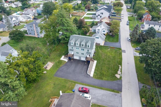 Building Photo - 209 Namar Ave