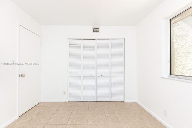 Building Photo - 717 Gardens Dr