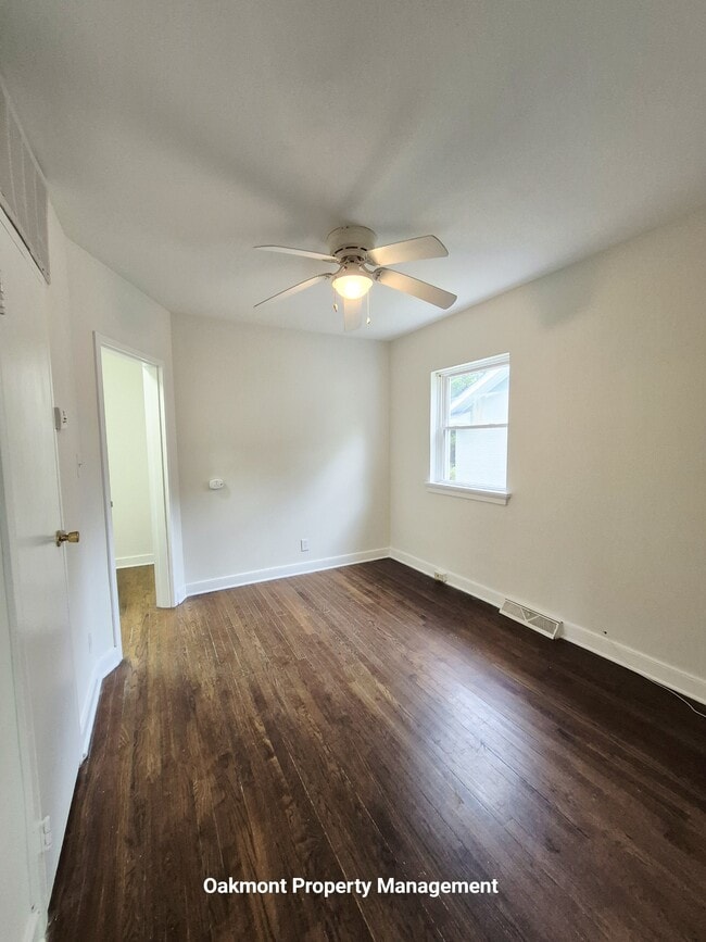 Building Photo - 900 N 38th St