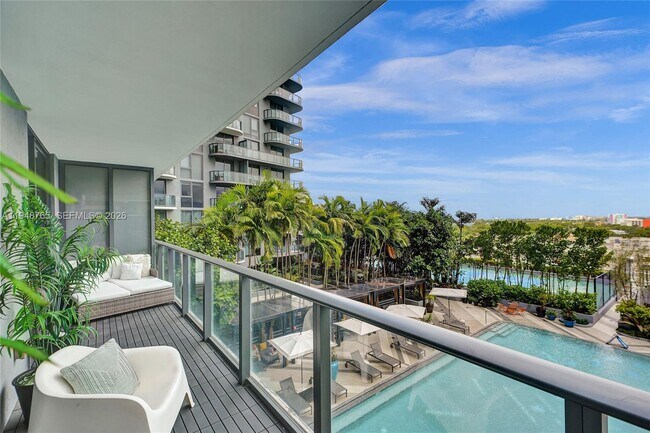 Building Photo - 121 NE 34th St