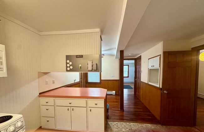 Building Photo - 16 Winona Ave