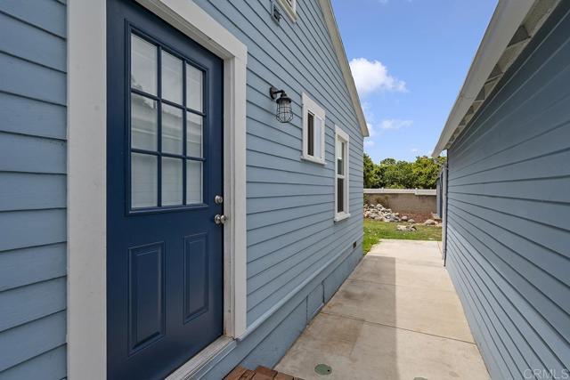 Building Photo - 586 Del Mar Ave