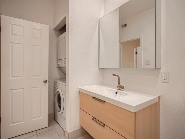 Building Photo - 2450 Wickersham Ln