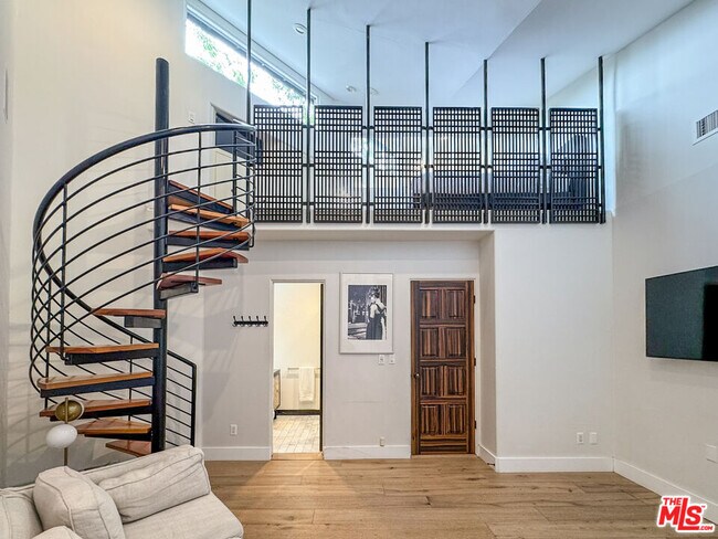 Building Photo - 1615 Marmont Ave