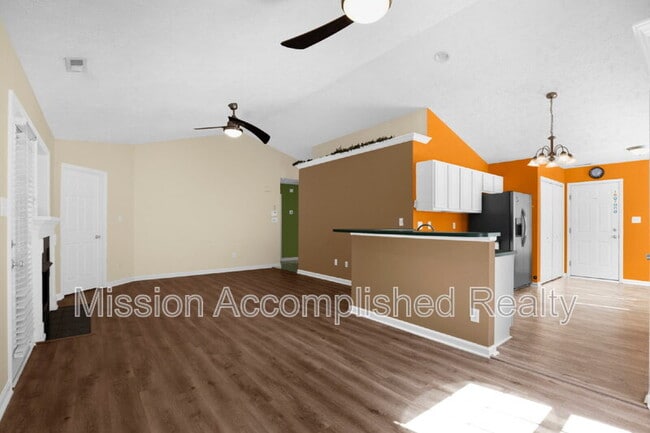 Building Photo - 3918 Red Oak Dr