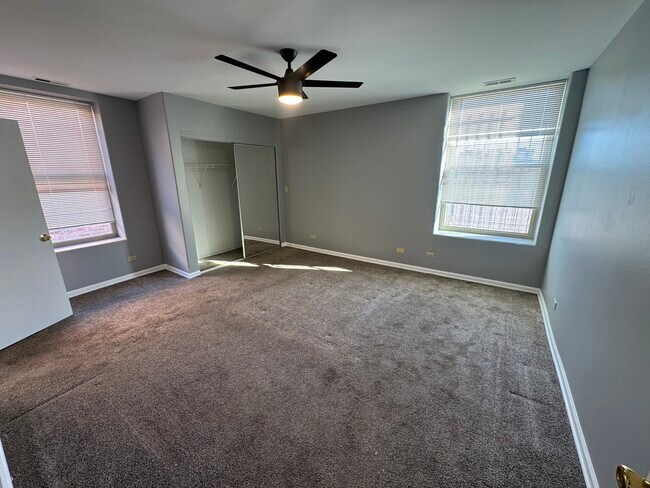 Building Photo - 542 E 48th St