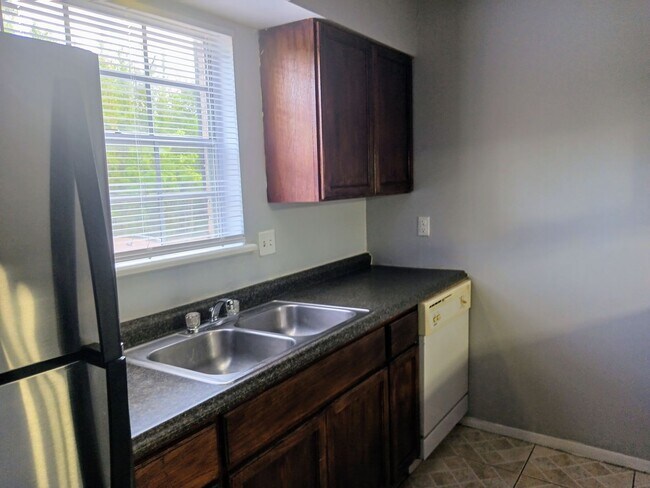 Building Photo - Grove Park Condo