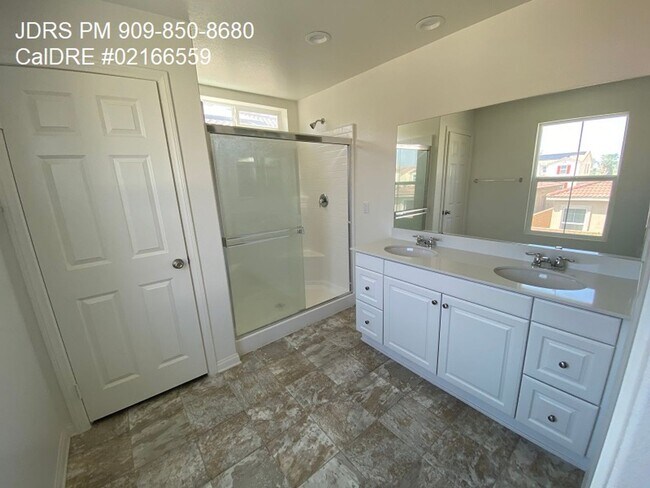 Building Photo - Ontario 4 Bedroom Home