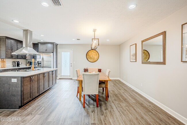 Building Photo - 1112 Colorado Ave