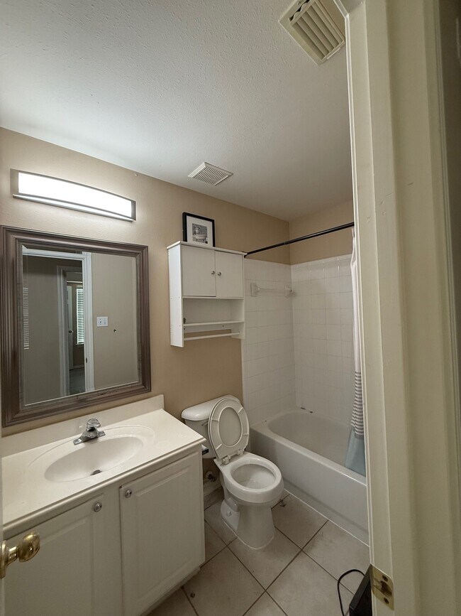 Building Photo - 43 Blue Creek Pl