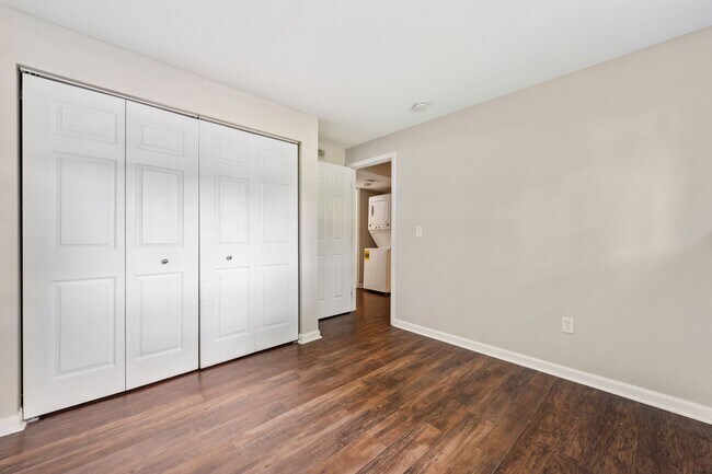 Building Photo - 2421 Camellia Dr