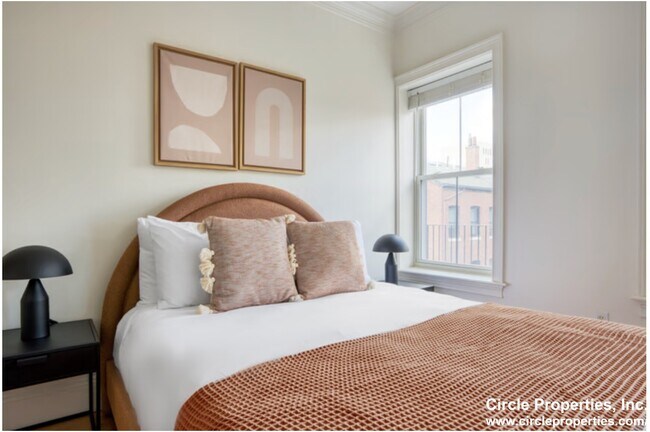 Building Photo - 1611 Tremont St